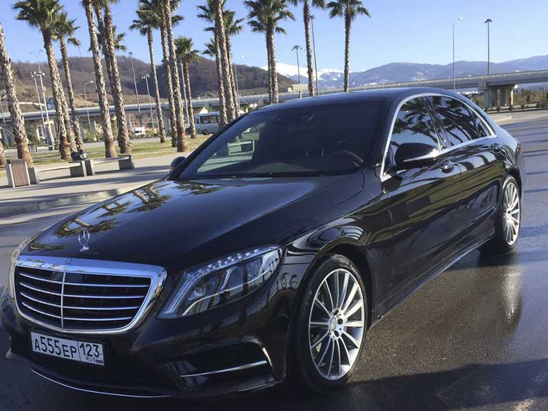 Аренда Mercedes-Benz S-class W222 (цвет черный)в Сочи. Вид с одной стороны.
