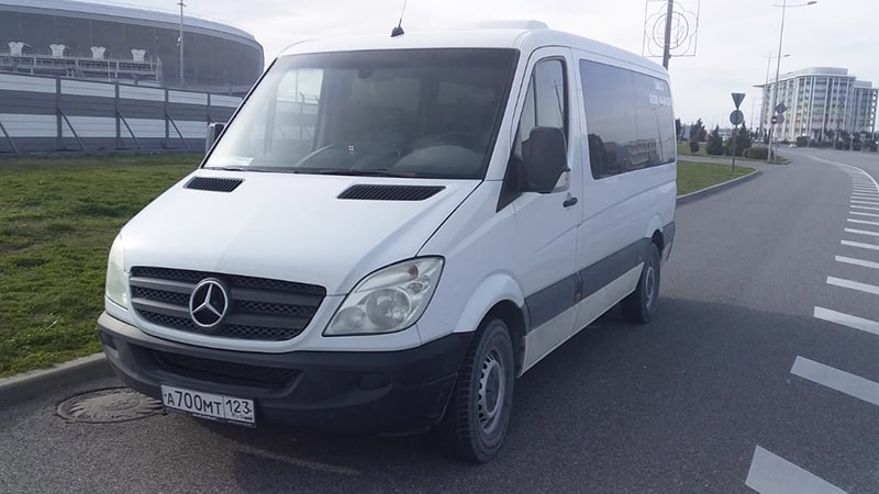 Аренда Mercedes-Benz Sprinter в Сочи. Вид с одной стороны.