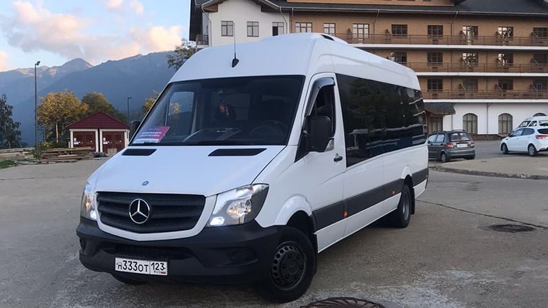 Аренда Mercedes-Benz Sprinter в Сочи. Вид с одной стороны.