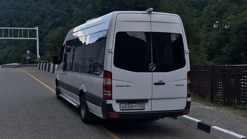 Аренда Mercedes-Benz Sprinter в Адлере. Вид с другой стороны.