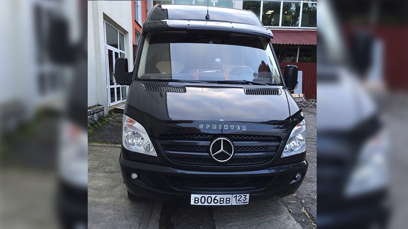 Аренда Mercedes-Benz Sprinter в Сочи. Вид с одной стороны.