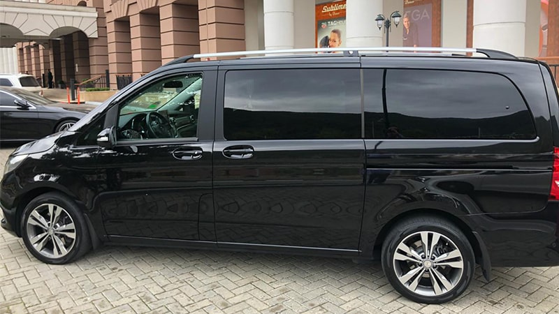 Аренда Mercedes-Benz V-class в Адлере. Вид с другой стороны.