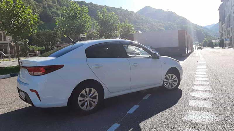 Аренда Kia Rio в Адлере. Вид с другой стороны.