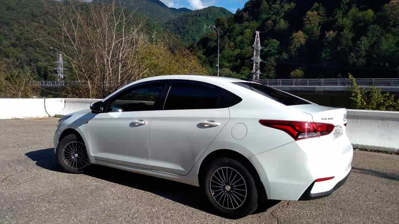 Аренда Hyundai Solaris в Адлере. Вид с другой стороны.